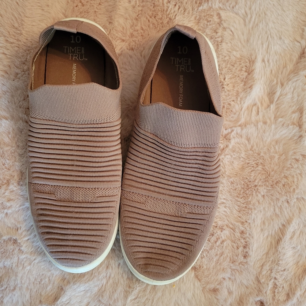 Time and Tru memory foam shoes